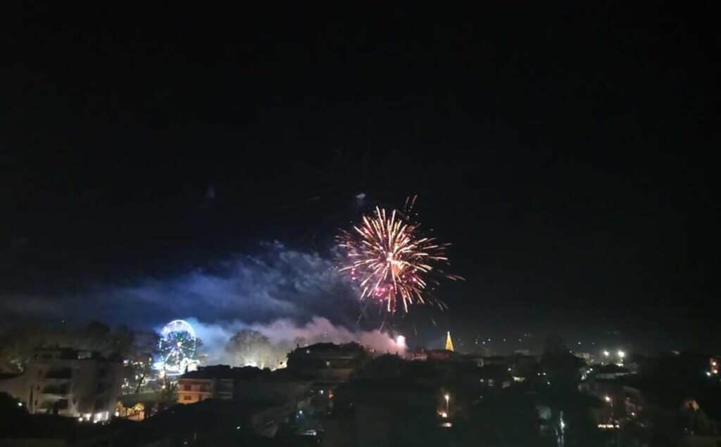 Μαγευτική έναρξη στον 14ο Μύλο των Ξωτικών με drones Πίτερ Παν και Αη Βασίλη