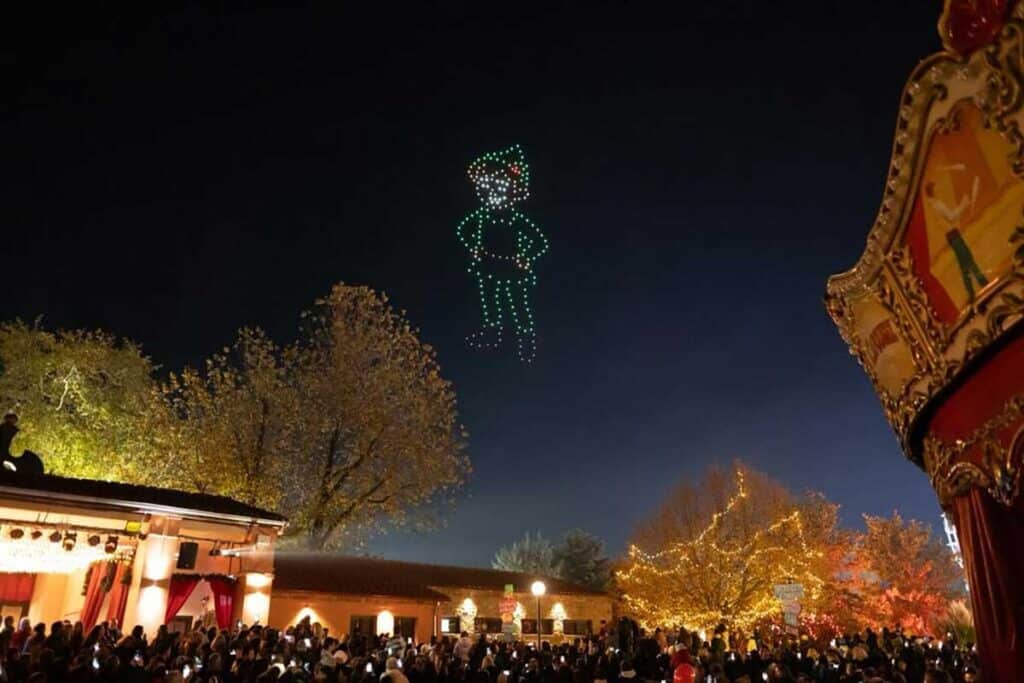 Μαγευτική έναρξη στον 14ο Μύλο των Ξωτικών με drones Πίτερ Παν και Αη Βασίλη