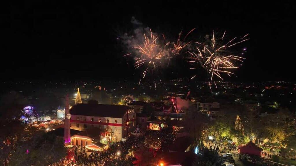 Μαγευτική έναρξη στον 14ο Μύλο των Ξωτικών με drones Πίτερ Παν και Αη Βασίλη