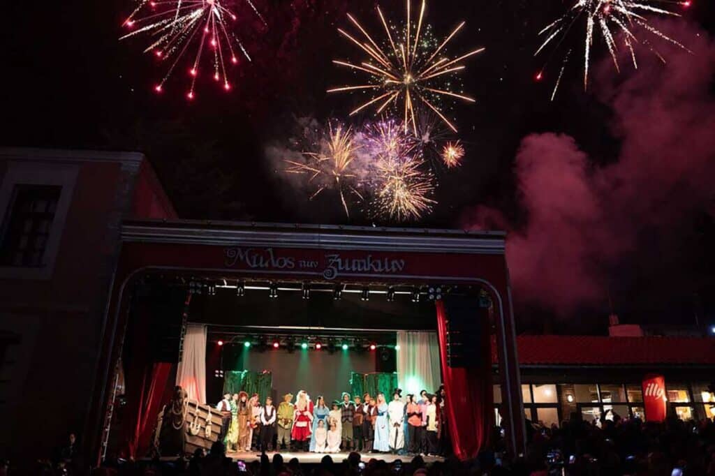 Μαγευτική έναρξη στον 14ο Μύλο των Ξωτικών με drones Πίτερ Παν και Αη Βασίλη