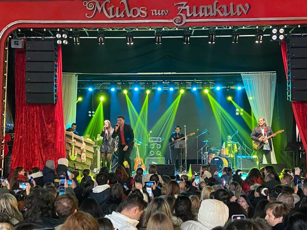 Μαγευτική έναρξη στον 14ο Μύλο των Ξωτικών με drones Πίτερ Παν και Αη Βασίλη