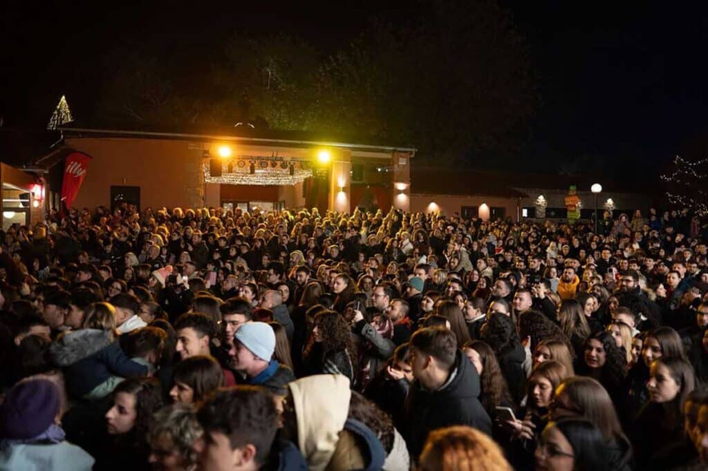 Μαγευτική έναρξη στον 14ο Μύλο των Ξωτικών με drones Πίτερ Παν και Αη Βασίλη