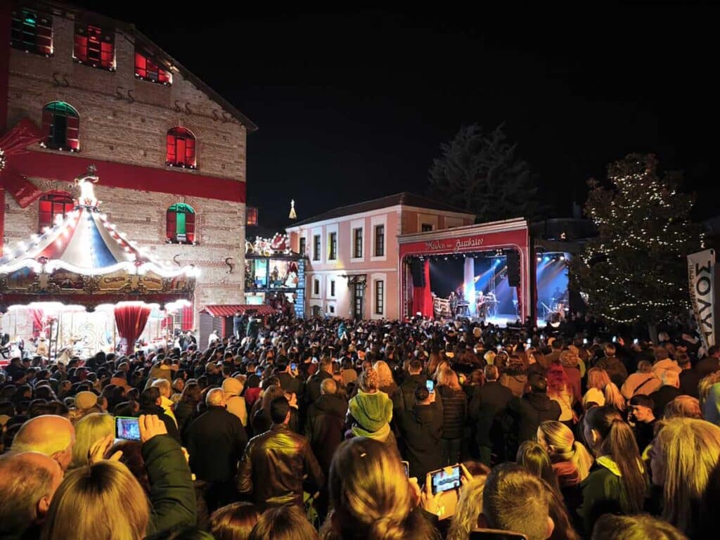 Μαγευτική έναρξη στον 14ο Μύλο των Ξωτικών με drones Πίτερ Παν και Αη Βασίλη