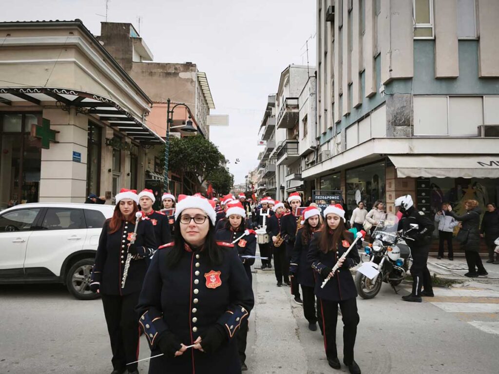 Με μουσική και Ξωτικά υποδέχονται την Πρωτοχρονιά στα Τρίκαλα