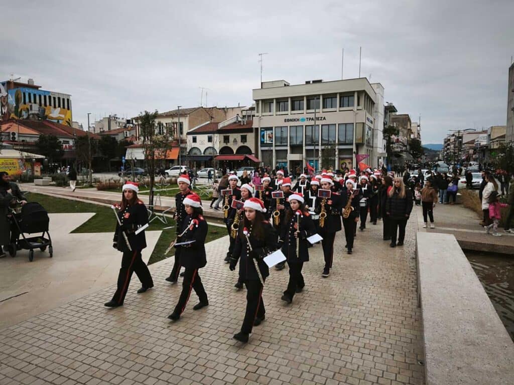 Με μουσική και Ξωτικά υποδέχονται την Πρωτοχρονιά στα Τρίκαλα