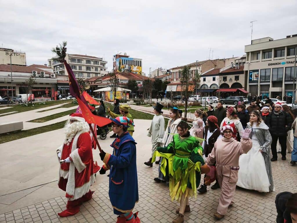 Με μουσική και Ξωτικά υποδέχονται την Πρωτοχρονιά στα Τρίκαλα