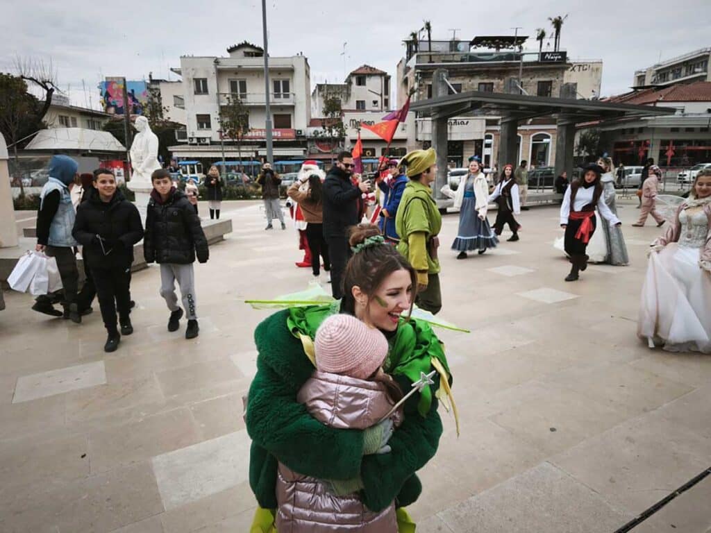 Με μουσική και Ξωτικά υποδέχονται την Πρωτοχρονιά στα Τρίκαλα