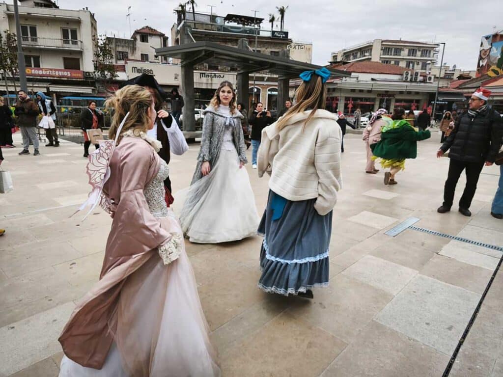 Με μουσική και Ξωτικά υποδέχονται την Πρωτοχρονιά στα Τρίκαλα