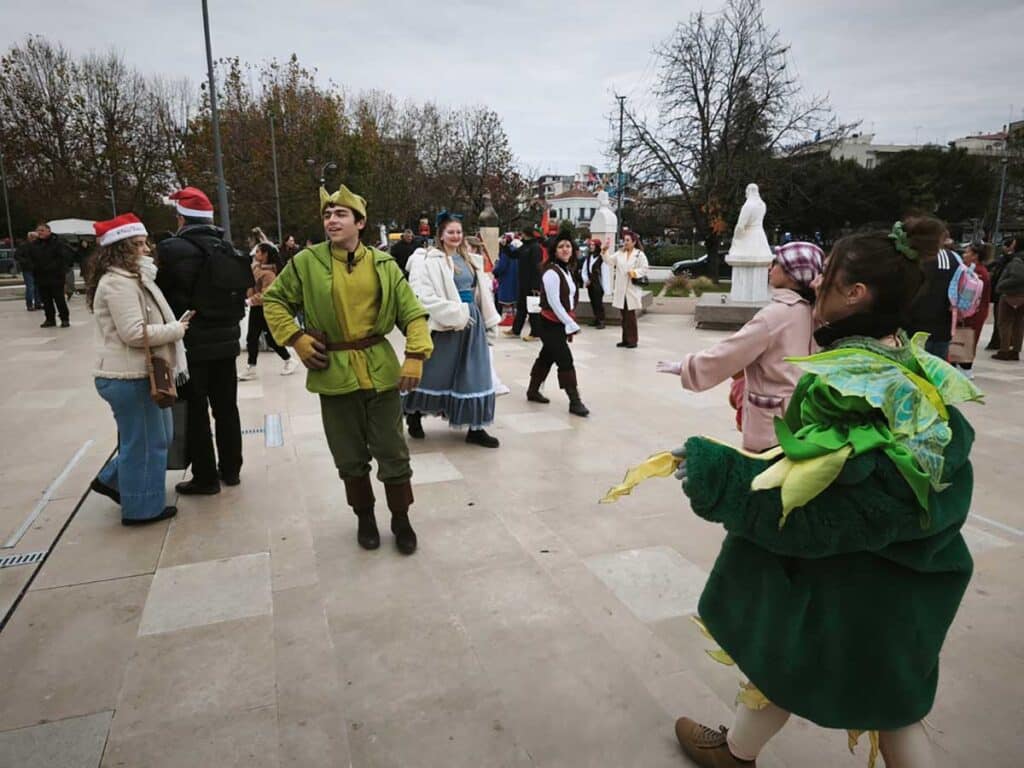 Με μουσική και Ξωτικά υποδέχονται την Πρωτοχρονιά στα Τρίκαλα