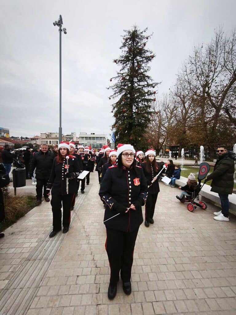 Με μουσική και Ξωτικά υποδέχονται την Πρωτοχρονιά στα Τρίκαλα