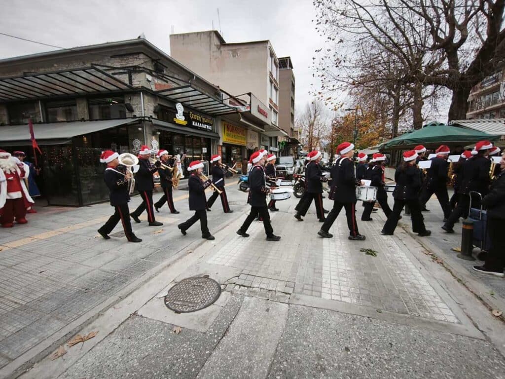 Με μουσική και Ξωτικά υποδέχονται την Πρωτοχρονιά στα Τρίκαλα