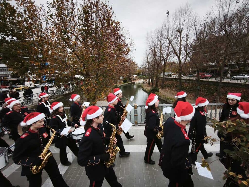 Με μουσική και Ξωτικά υποδέχονται την Πρωτοχρονιά στα Τρίκαλα