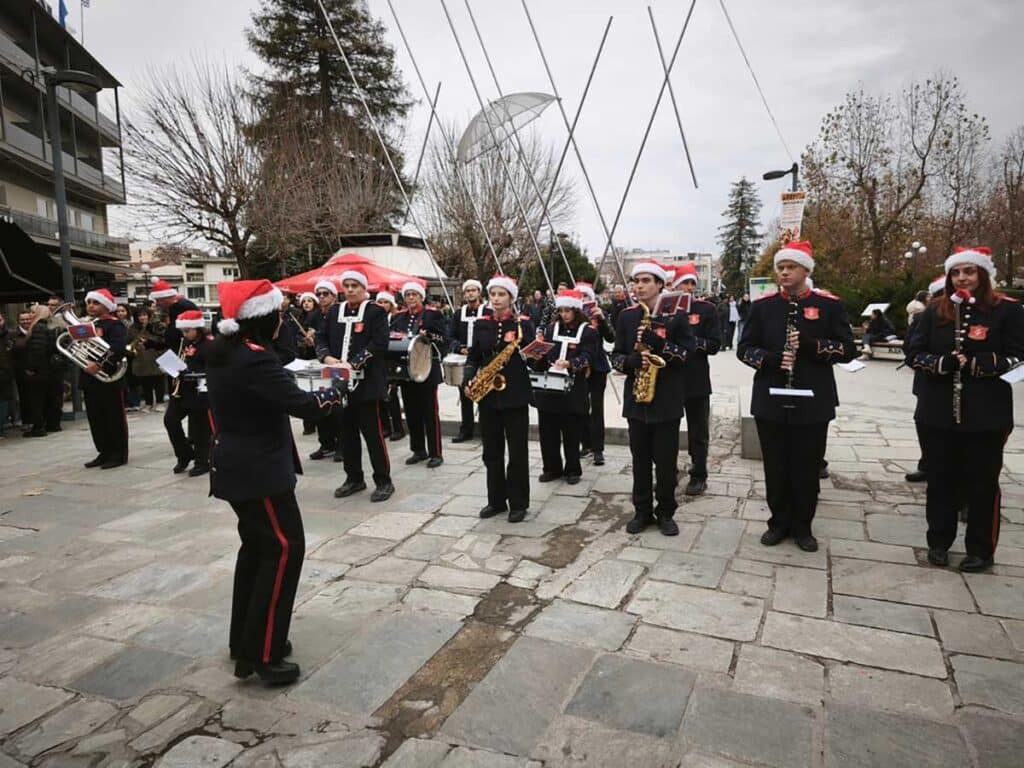 Με μουσική και Ξωτικά υποδέχονται την Πρωτοχρονιά στα Τρίκαλα