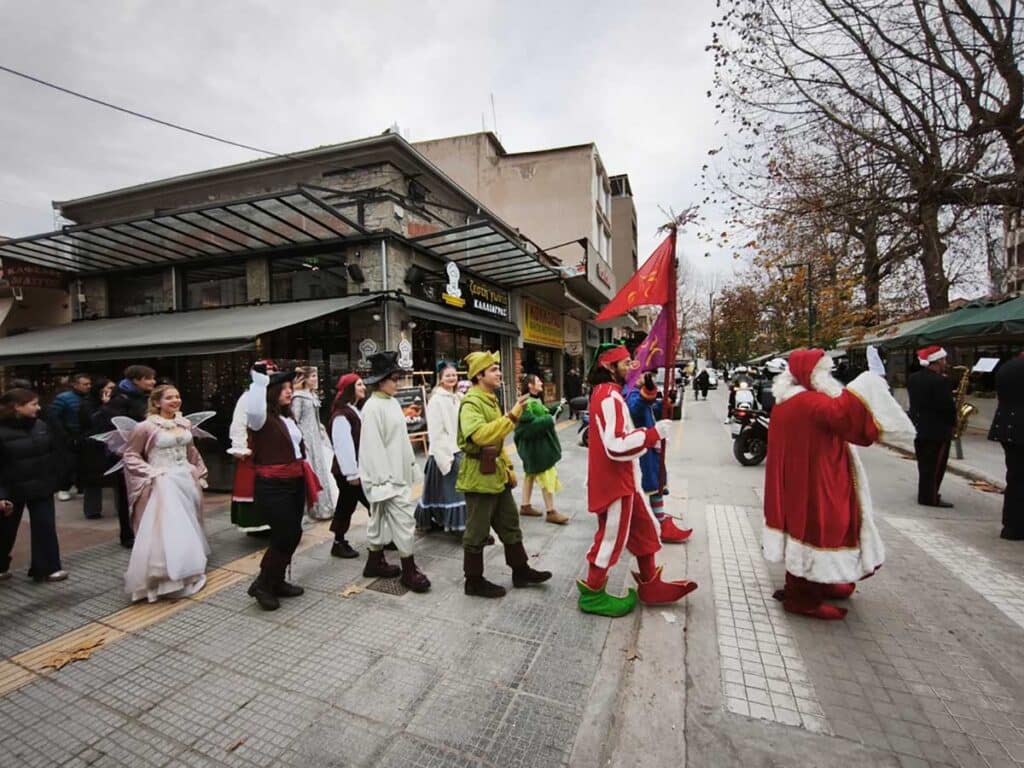 Με μουσική και Ξωτικά υποδέχονται την Πρωτοχρονιά στα Τρίκαλα