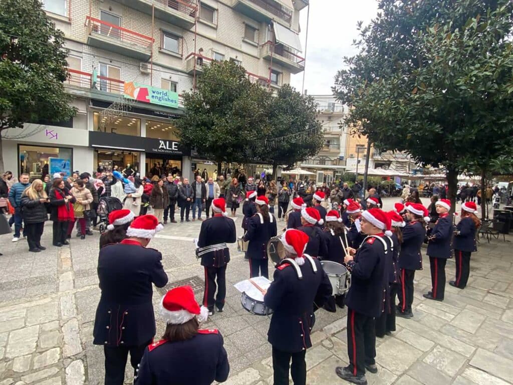 Με μουσική και Ξωτικά υποδέχονται την Πρωτοχρονιά στα Τρίκαλα