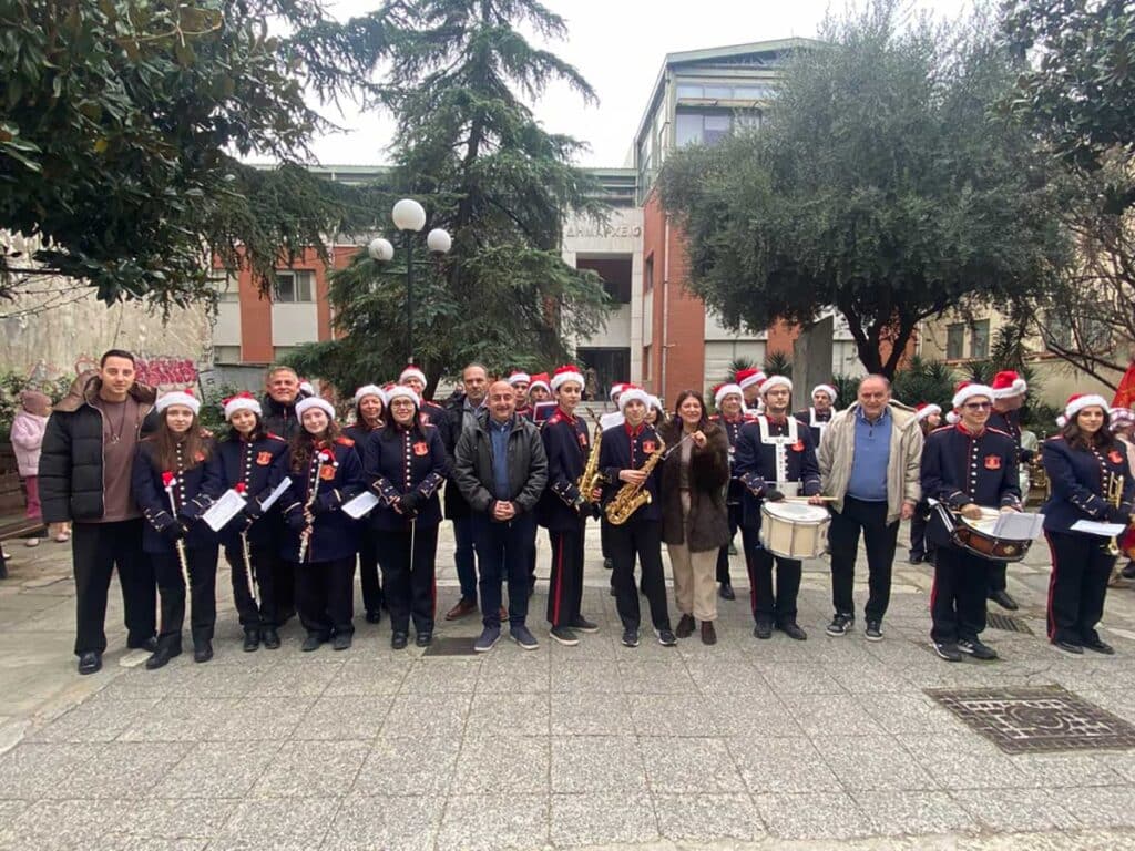 Με μουσική και Ξωτικά υποδέχονται την Πρωτοχρονιά στα Τρίκαλα