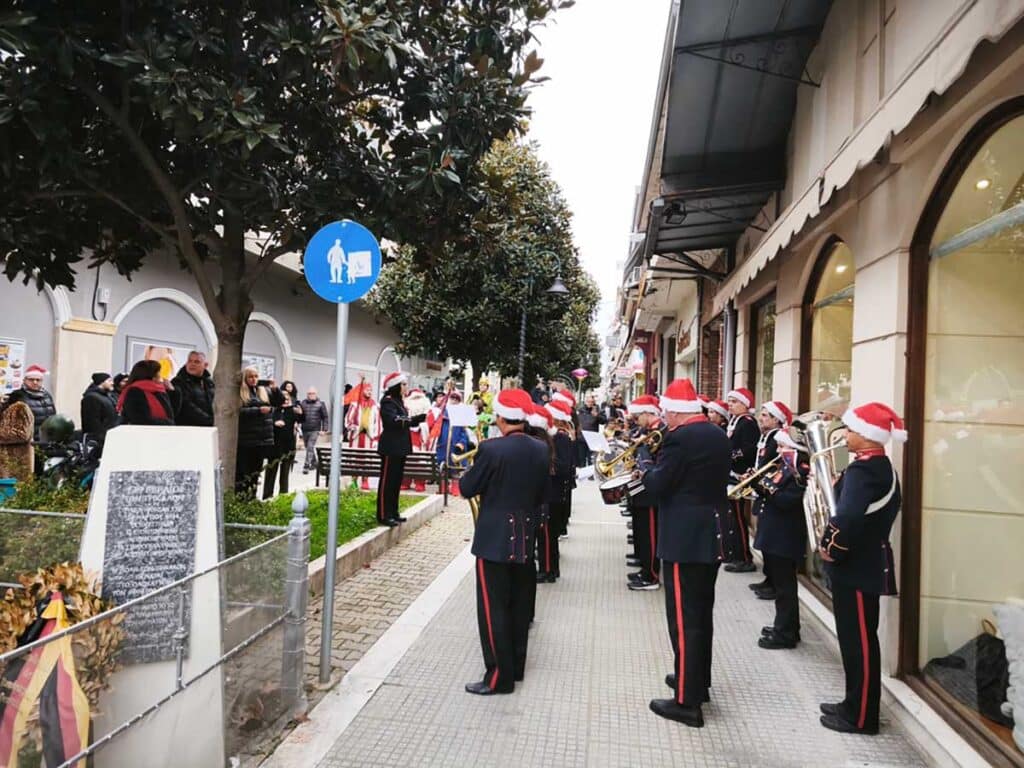 Με μουσική και Ξωτικά υποδέχονται την Πρωτοχρονιά στα Τρίκαλα