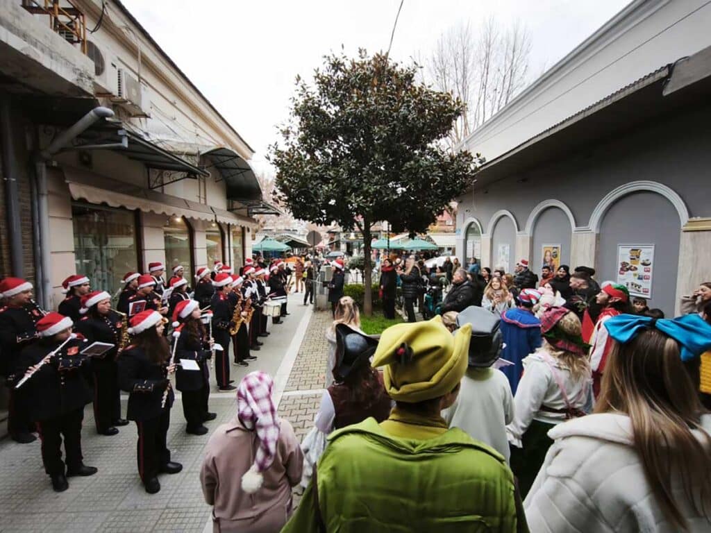 Με μουσική και Ξωτικά υποδέχονται την Πρωτοχρονιά στα Τρίκαλα