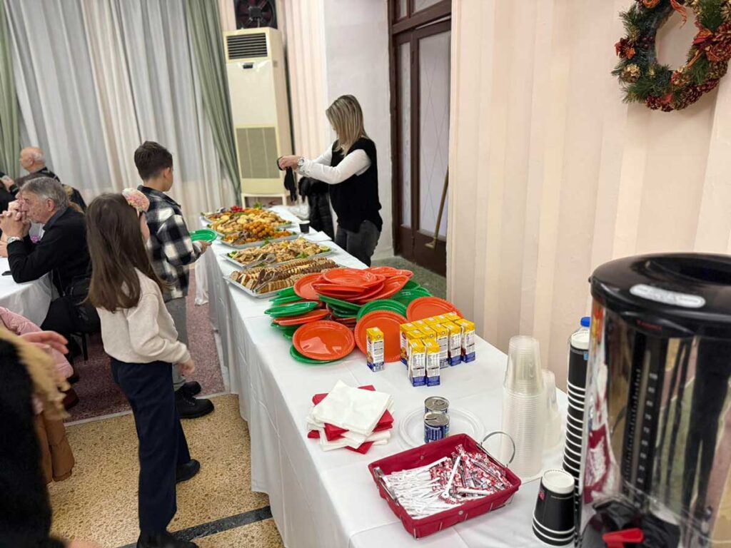 Χριστουγεννιάτικος μπουφές στην εκδήλωση συνταξιούχων αστυνομικών Τρικάλων