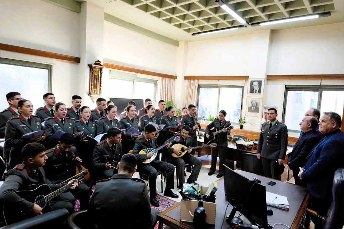 Από τη ΣΜΥ τα πρώτα κάλαντα στον Δήμαρχο Τρικκαίων