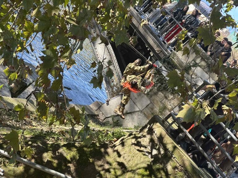 Τρίκαλα: Θεαματικές ασκήσεις της ΣΜΥ στον Ληθαίο