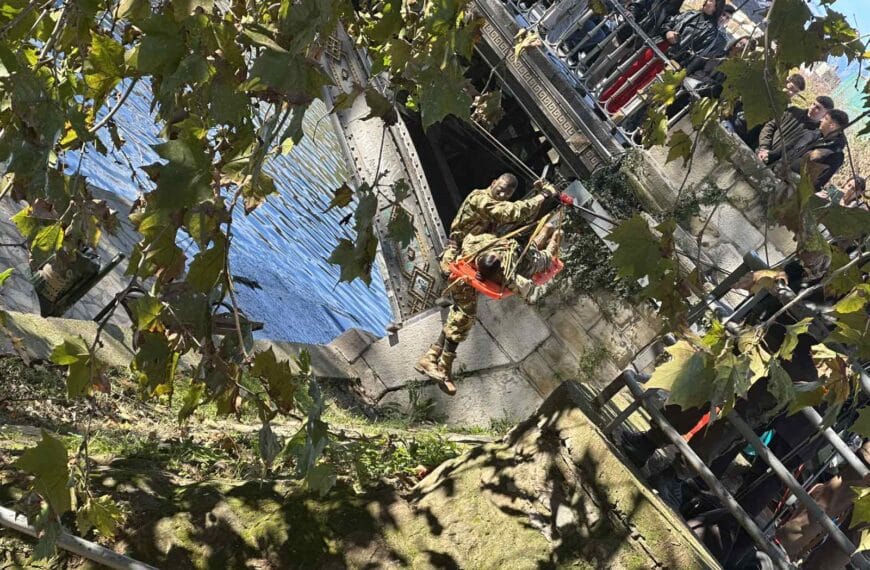 Τρίκαλα: Θεαματικές ασκήσεις της ΣΜΥ στον Ληθαίο