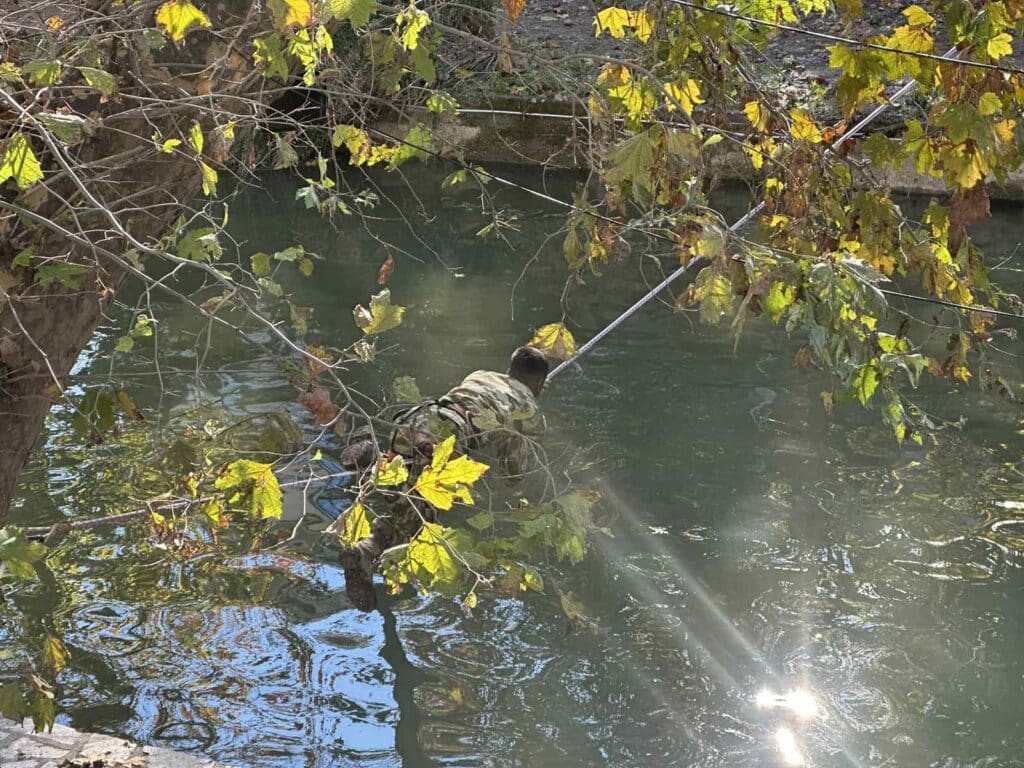 Τρίκαλα: Θεαματικές ασκήσεις της ΣΜΥ στον Ληθαίο