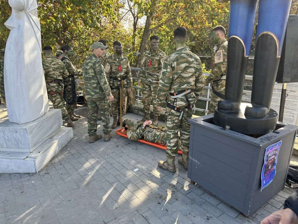 Τρίκαλα: Θεαματικές ασκήσεις της ΣΜΥ στον Ληθαίο