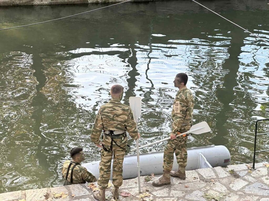 Τρίκαλα: Θεαματικές ασκήσεις της ΣΜΥ στον Ληθαίο