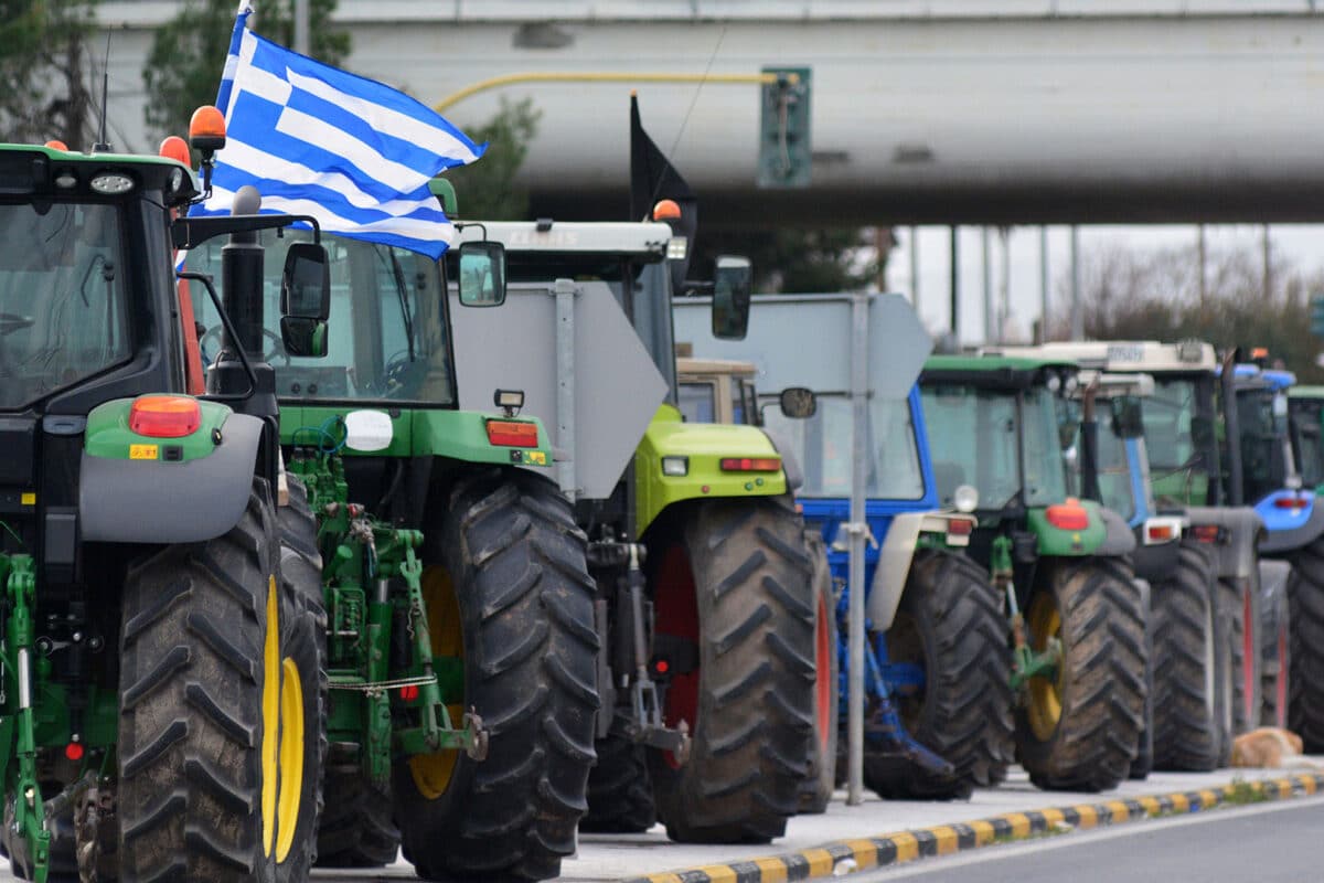 Η Ελλάδα πονά: Τα μπλόκα φανερώνουν βαθύτερη κρίση