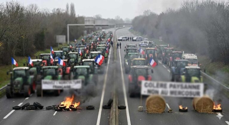 «Φλέγεται» η Ευρώπη: Τρακτέρ πολιόρκησαν την εξοχική κατοικία του Μακρόν!