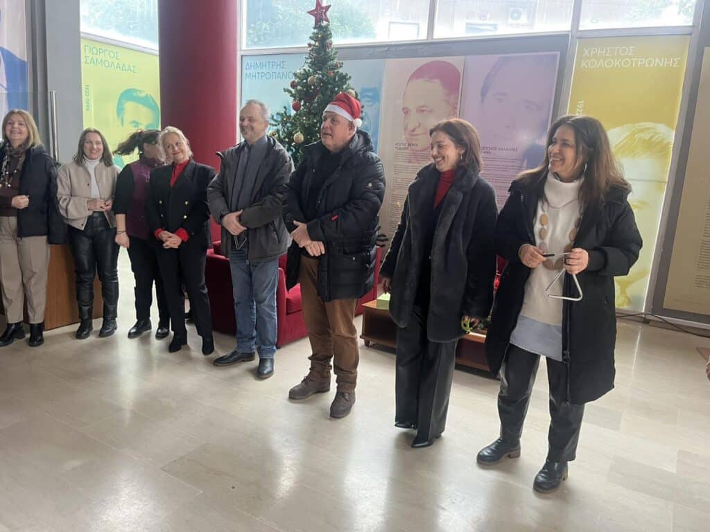 Γιορτινές μελωδίες και ευχές στο Πνευματικό Κέντρο Τρικάλων