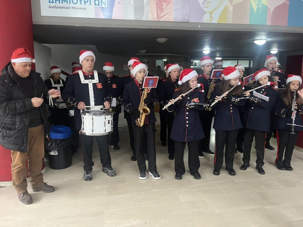 Γιορτινές μελωδίες και ευχές στο Πνευματικό Κέντρο Τρικάλων