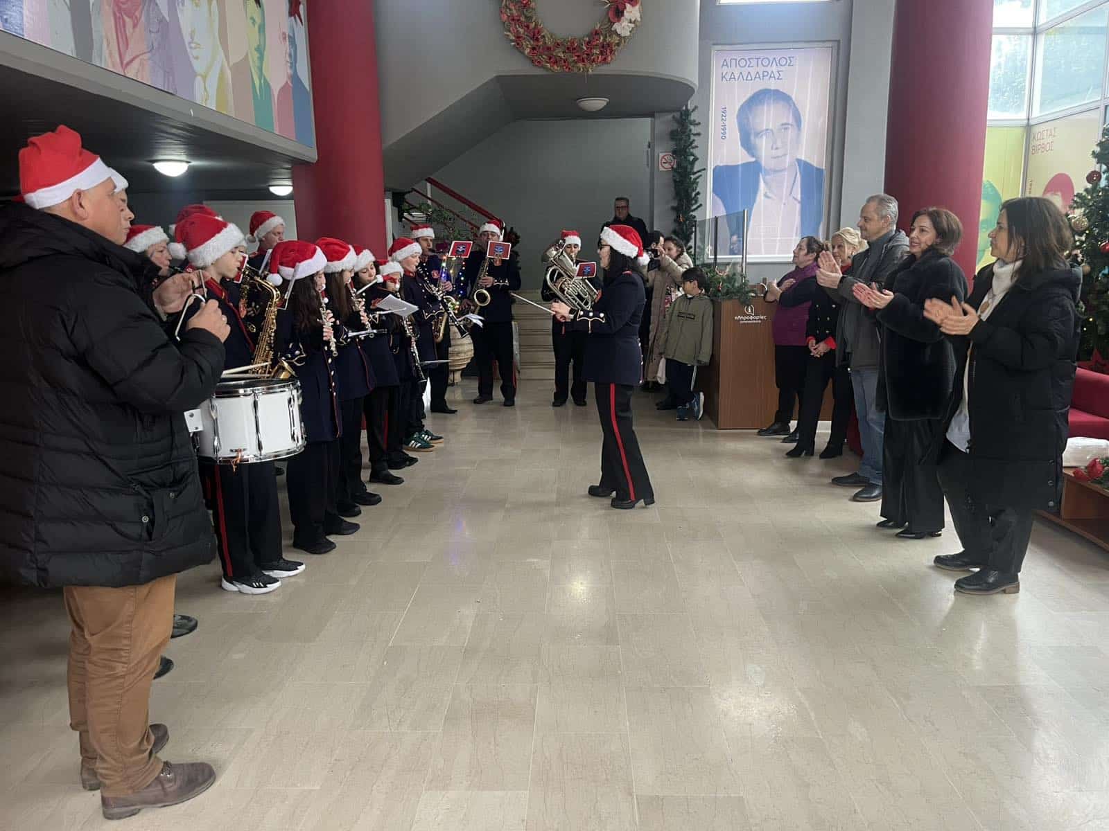 Γιορτινές μελωδίες και ευχές στο Πνευματικό Κέντρο Τρικάλων