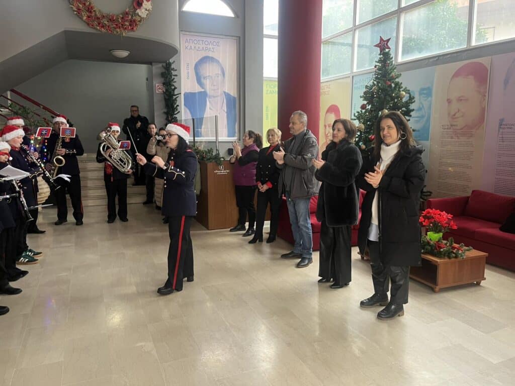 Γιορτινές μελωδίες και ευχές στο Πνευματικό Κέντρο Τρικάλων