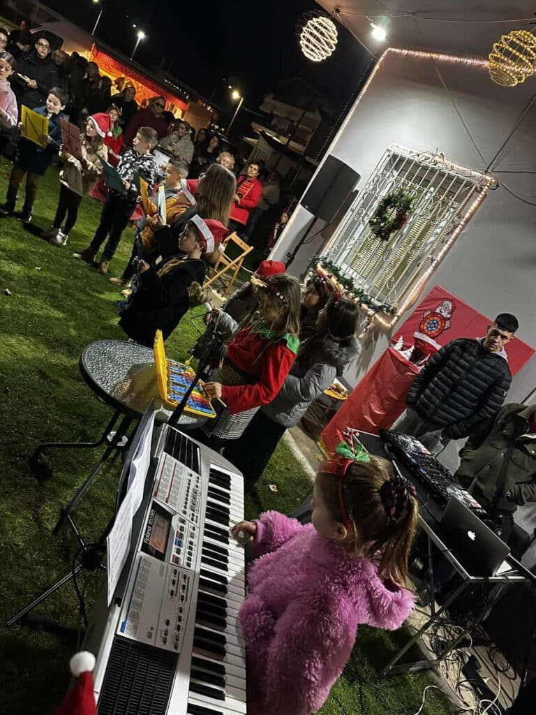 Δενδροχώρι Τρικάλων: Άναψε το δέντρο και «ζωντάνεψε» το Μπισκοτοχώρι