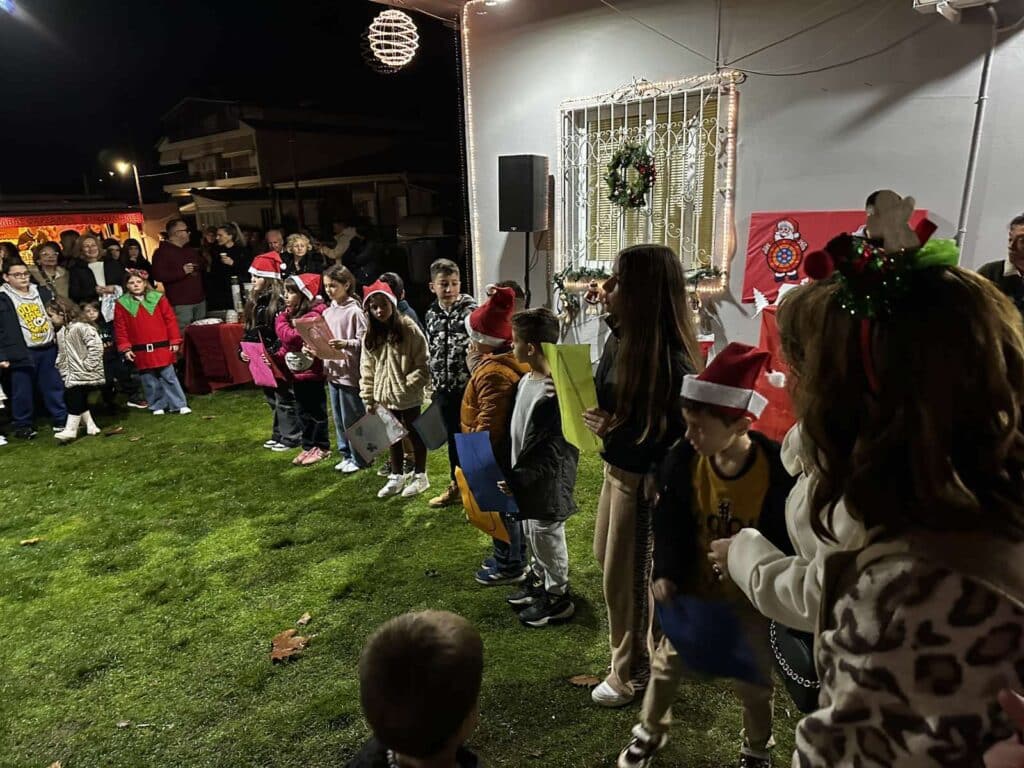 Δενδροχώρι Τρικάλων: Άναψε το δέντρο και «ζωντάνεψε» το Μπισκοτοχώρι