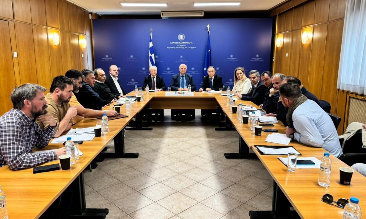 Τσιάρας: «Η κυβέρνηση είναι στο πλευρό των αγροτών», αλλά ζητά ευθύνη