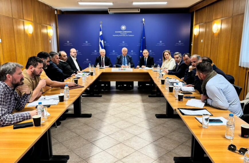 Τσιάρας: «Η κυβέρνηση είναι στο πλευρό των αγροτών», αλλά ζητά ευθύνη