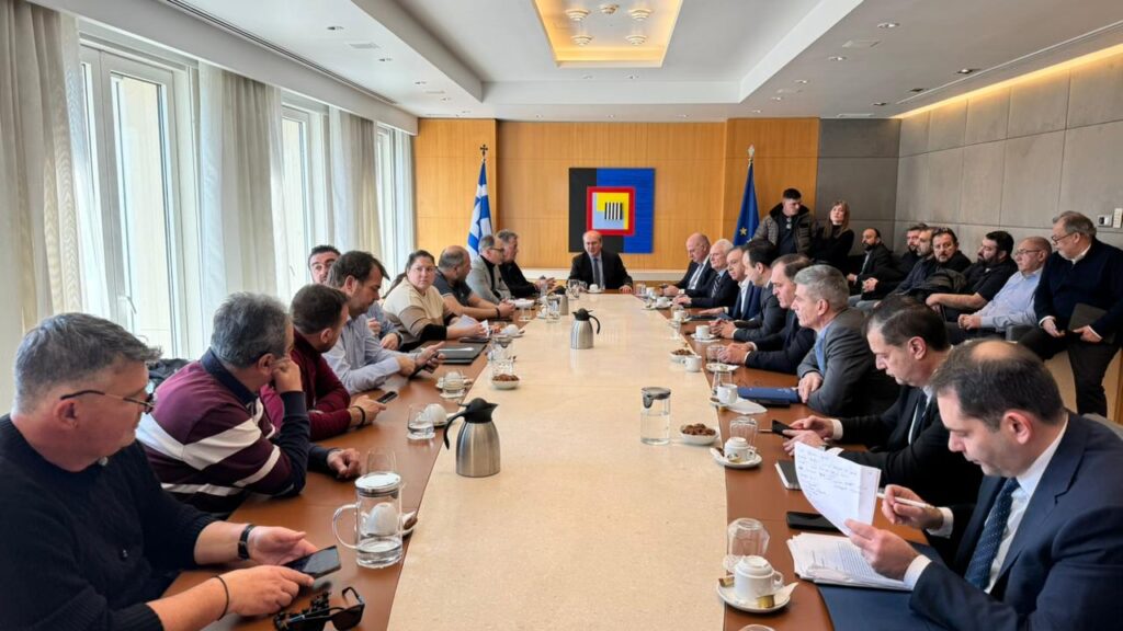 Συνάντηση αγροτών με την κυβέρνηση για ΑΤΑΚ και ΚΑΕΚ – «Ανοιχτή η πόρτα του διαλόγου» λέει ο Τσιάρας