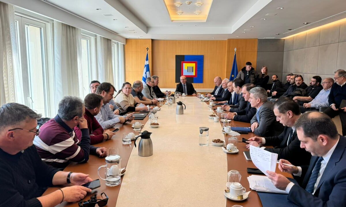 Συνάντηση αγροτών με την κυβέρνηση για ΑΤΑΚ και ΚΑΕΚ – «Ανοιχτή η πόρτα του διαλόγου» λέει ο Τσιάρας