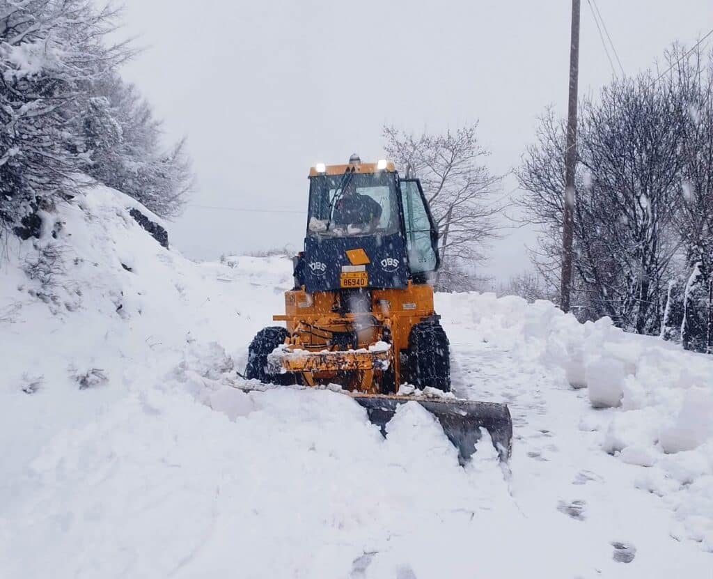 Σε συνεχή μάχη με την κακοκαιρία ο Δήμος Αργιθέας – Χιόνι έως 1 μέτρο στα ορεινά