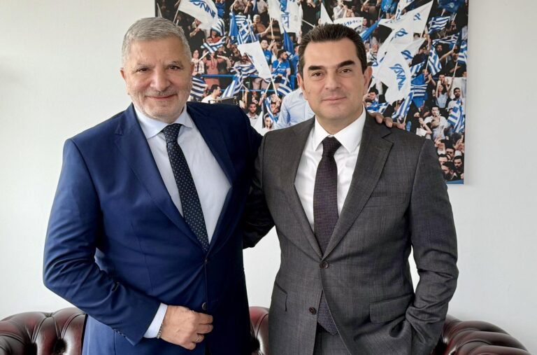 Συνάντηση Σκρέκα με τον πρόεδρο του ΙΣΑ Γιώργο Πατούλη
