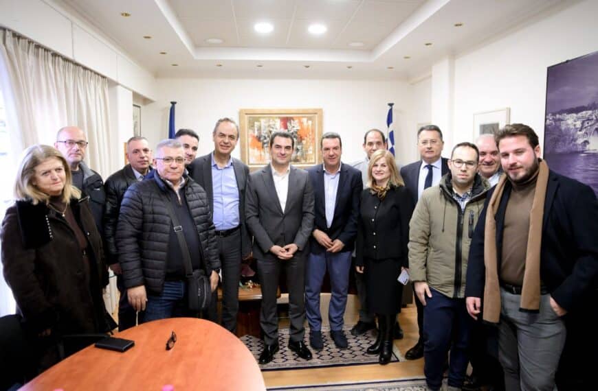 «Οργώνει» την Ελλάδα ο Κώστας Σκρέκας – Περιοδεία στην Άρτα