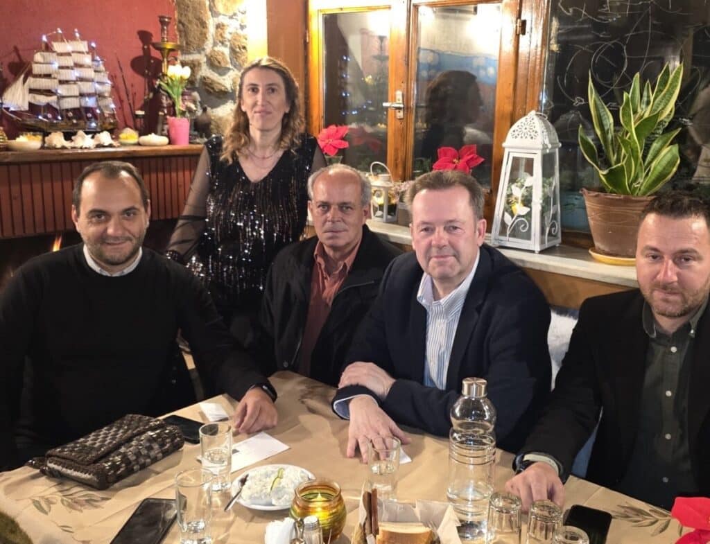 &Epsilon;&pi;ί&sigma;&kappa;&epsilon;&psi;&eta; &Gamma;. &Tau;&sigma;&iota;ά&kappa;&alpha;&lambda;&omicron;&upsilon; &sigma;&tau;&eta; &Sigma;&alpha;&rho;&alpha;&kappa;ί&nu;&alpha; &ndash; &Pi;&alpha;&rho;ώ&nu; &sigma;&tau;&eta;&nu; &kappa;&omicron;&pi;ή &pi;ί&tau;&alpha;&sigmaf; &tau;&omicron;&upsilon; &Pi;&omicron;&lambda;&iota;&tau;&iota;&sigma;&tau;&iota;&kappa;&omicron;ύ &Sigma;&upsilon;&lambda;&lambda;ό&gamma;&omicron;&upsilon; &laquo;&Tau;&omicron; &Gamma;&epsilon;&phi;ύ&rho;&iota;&raquo;