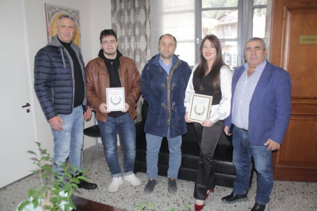 Βράβευση δύο αθλητών από τον Δήμαρχο Πύλης