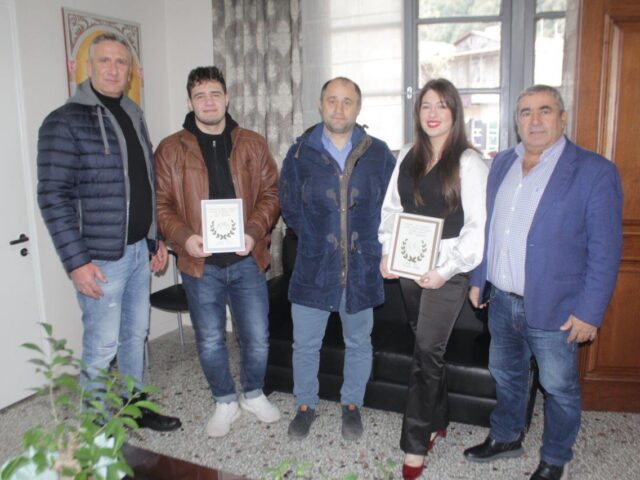 Βράβευση δύο αθλητών από τον Δήμαρχο Πύλης