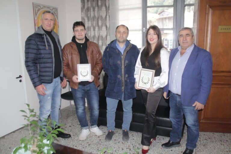 Βράβευση δύο αθλητών από τον Δήμαρχο Πύλης