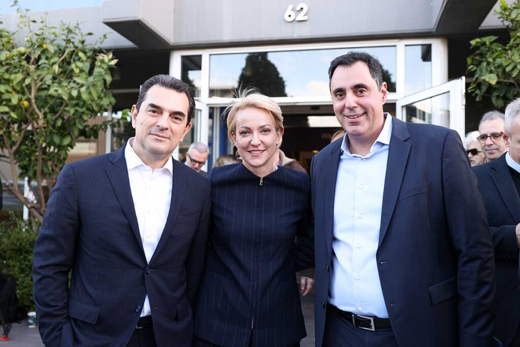 Σκρέκας υποδέχθηκε Μητσοτάκη στην κοπή πίτας της ΝΔ – 10 χρόνια ηγεσίας