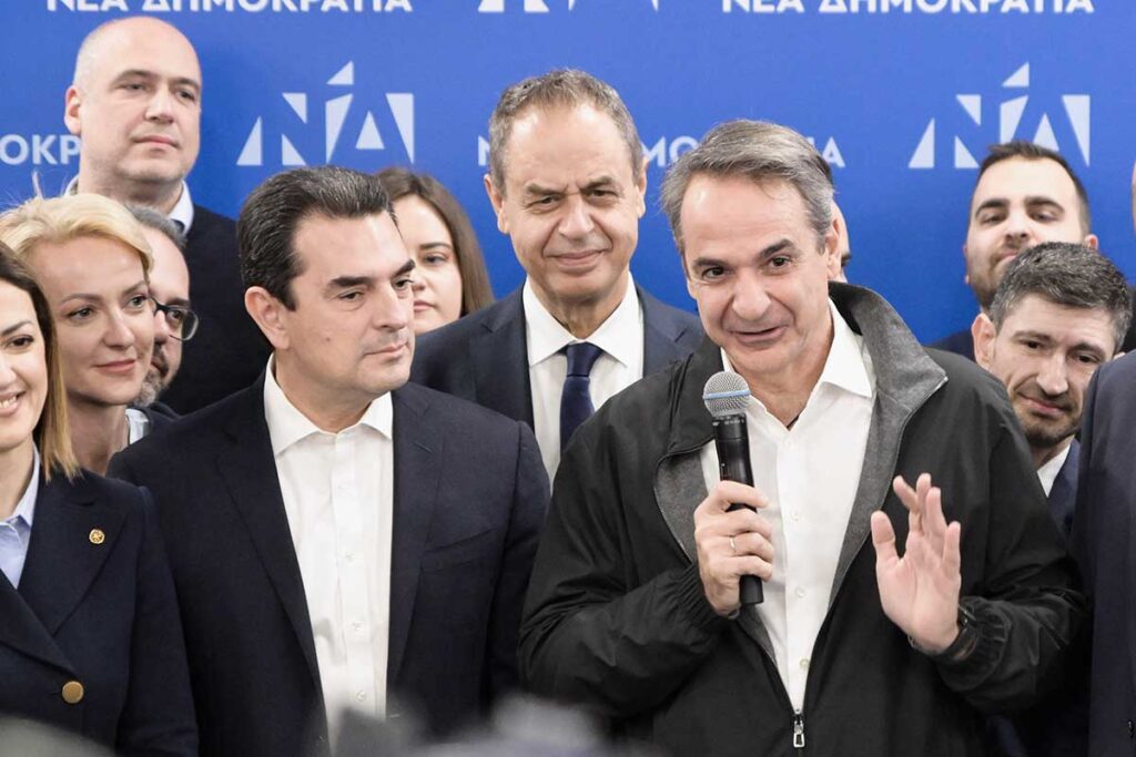 Σκρέκας υποδέχθηκε Μητσοτάκη στην κοπή πίτας της ΝΔ – 10 χρόνια ηγεσίας